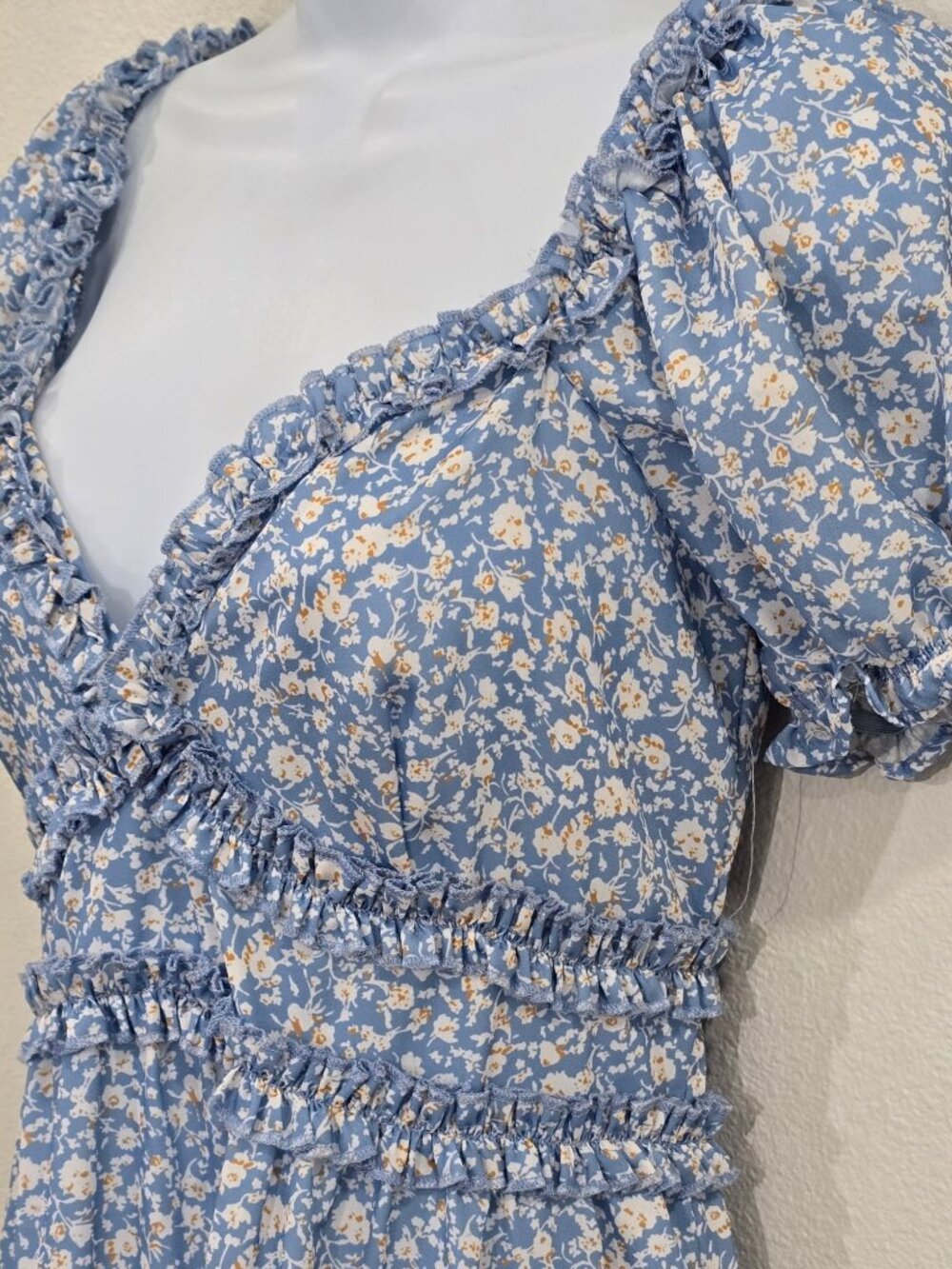 Windsor ✦ Blue Floral Ruffle Mini Dress ✦ Puff Sleeves V‑Neck Smocked Waist S - Picture 10 of 14
